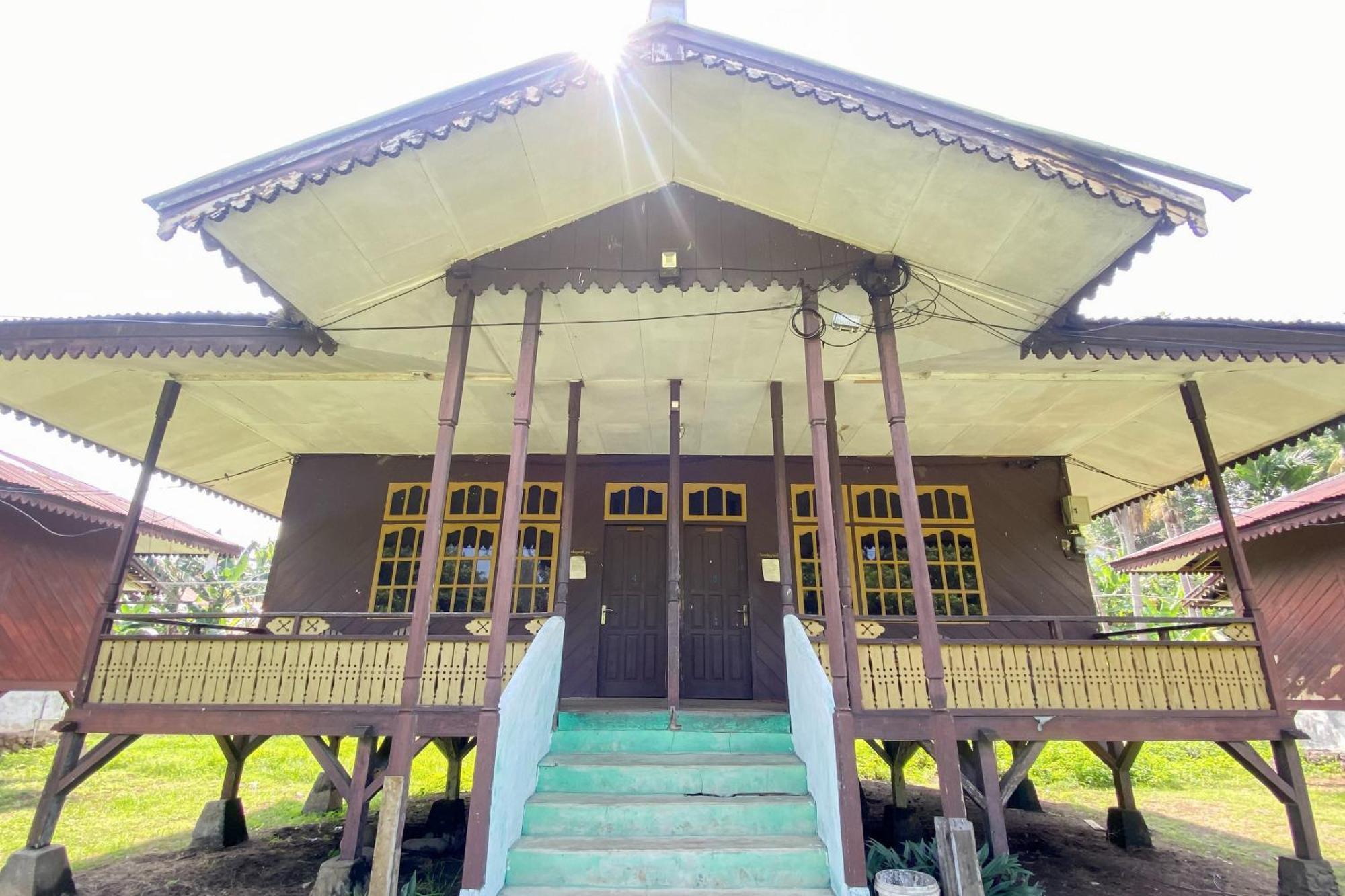Hotel Pantai Panjang Bengkulu Redpartner Exterior photo