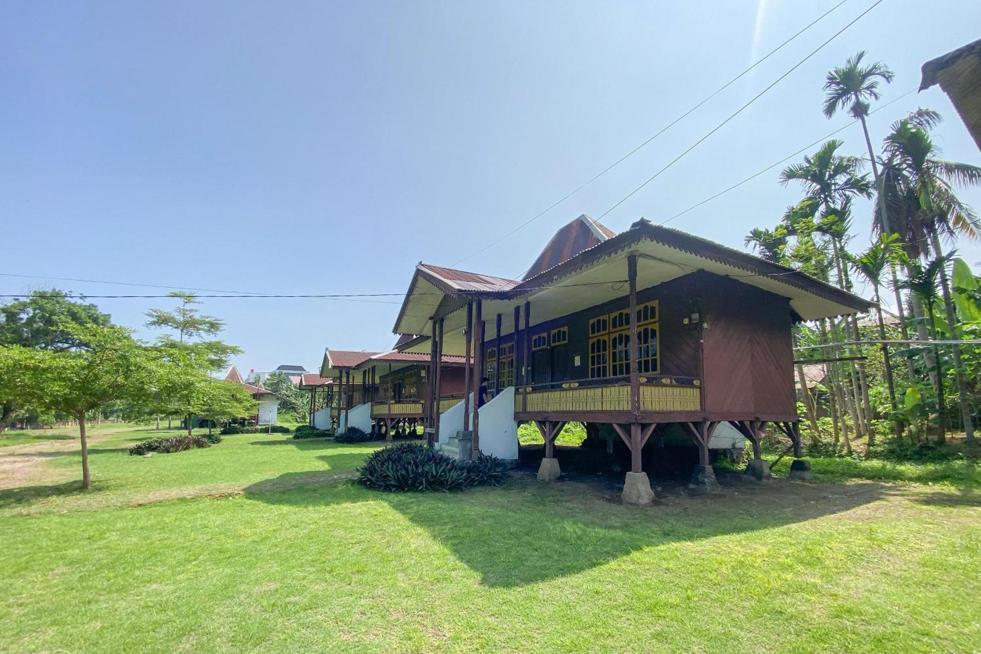 Hotel Pantai Panjang Bengkulu Redpartner Exterior photo